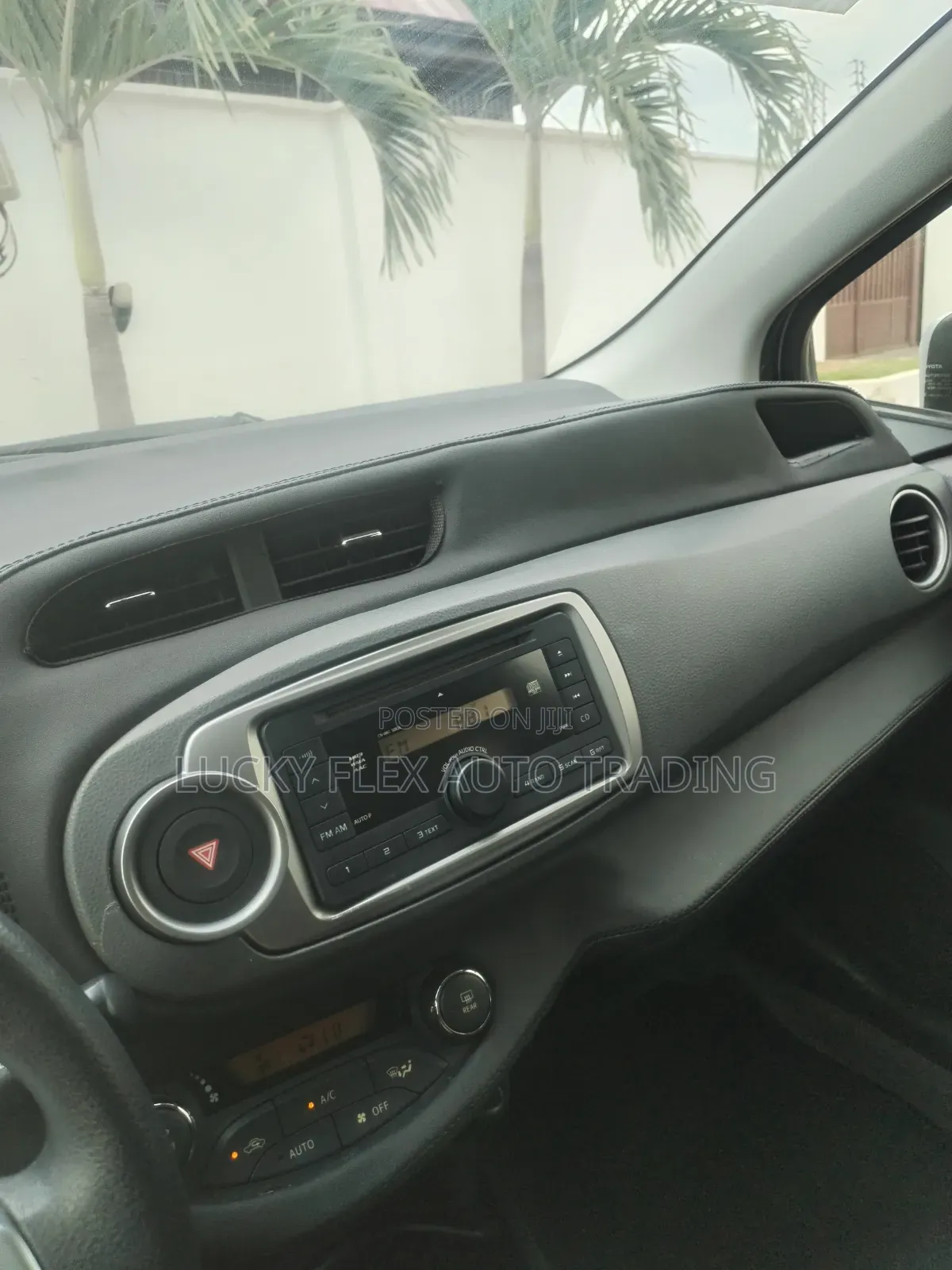 Toyota Vitz 1.3 FWD 5dr 2012 Beige