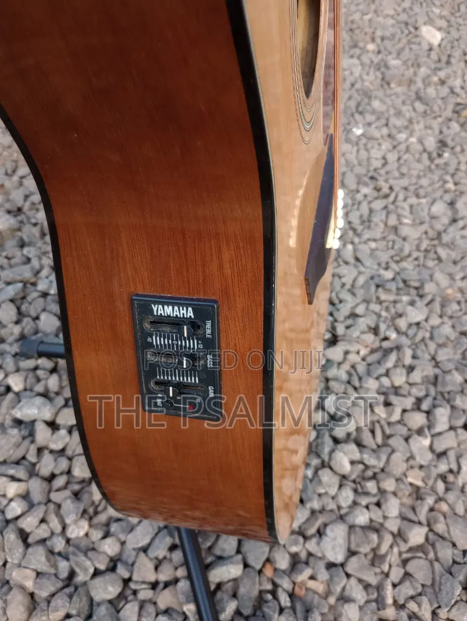 Yamaha Fx 325 Semi Acoustic Guitar