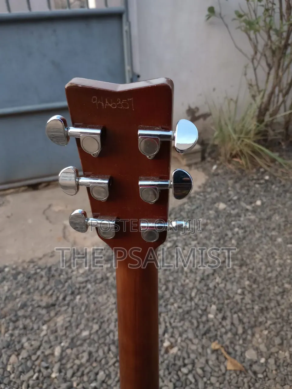 Yamaha Fx 325 Semi Acoustic Guitar