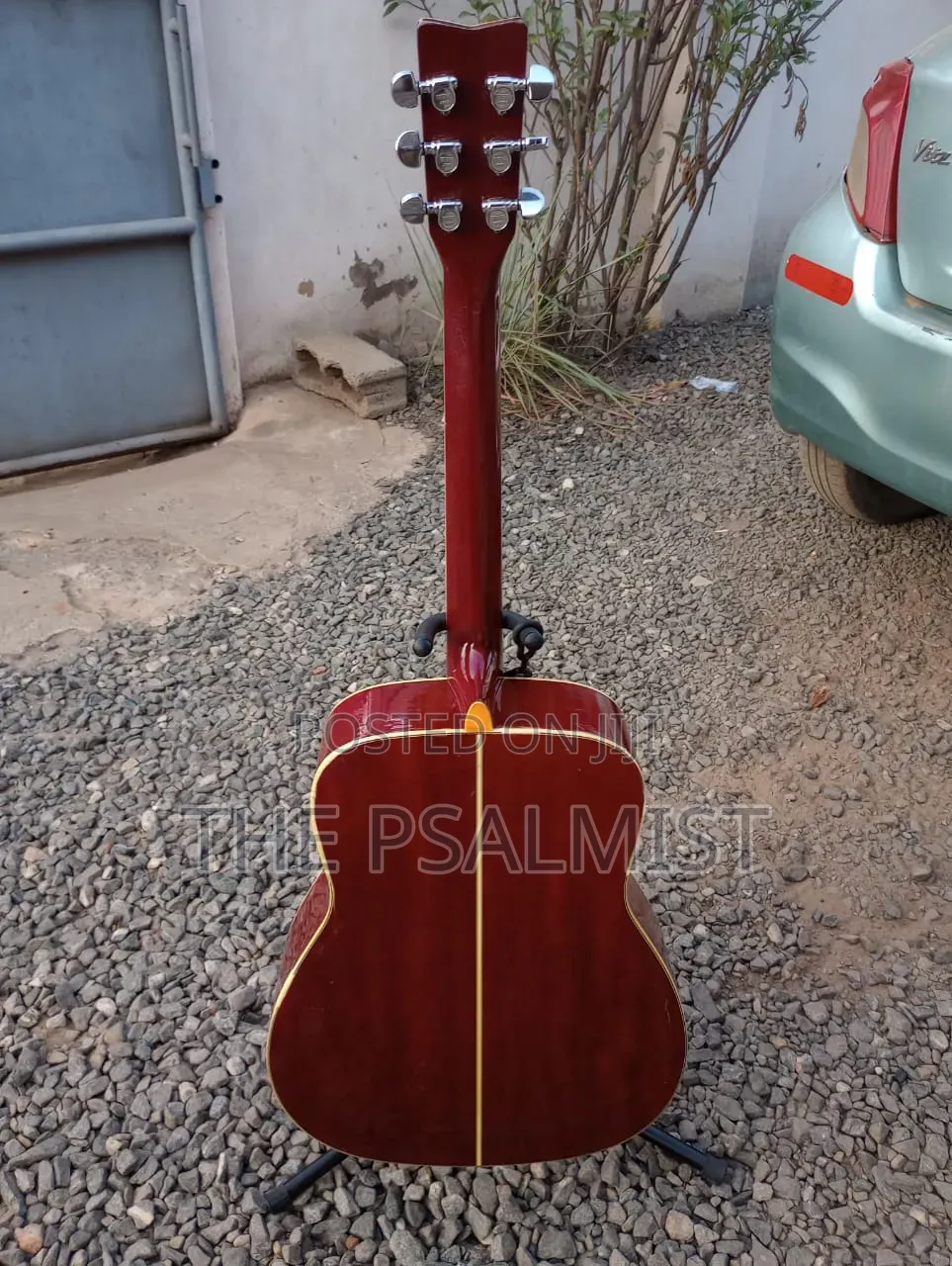 Yamaha Fg 351sb Acoustic Guitar (Professional Brand)