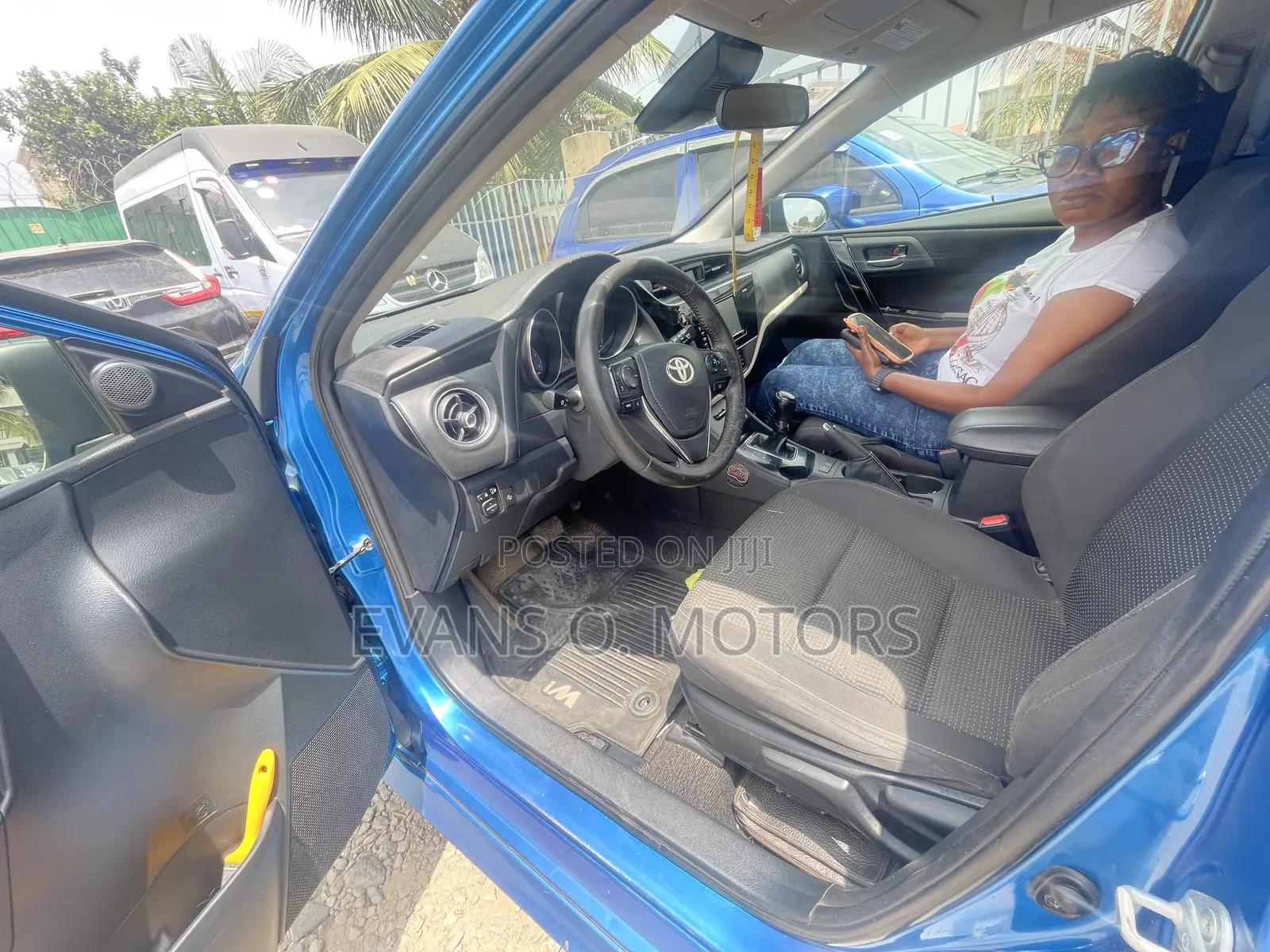Toyota Corolla L (1.8L 4cyl 2A) 2018 Blue