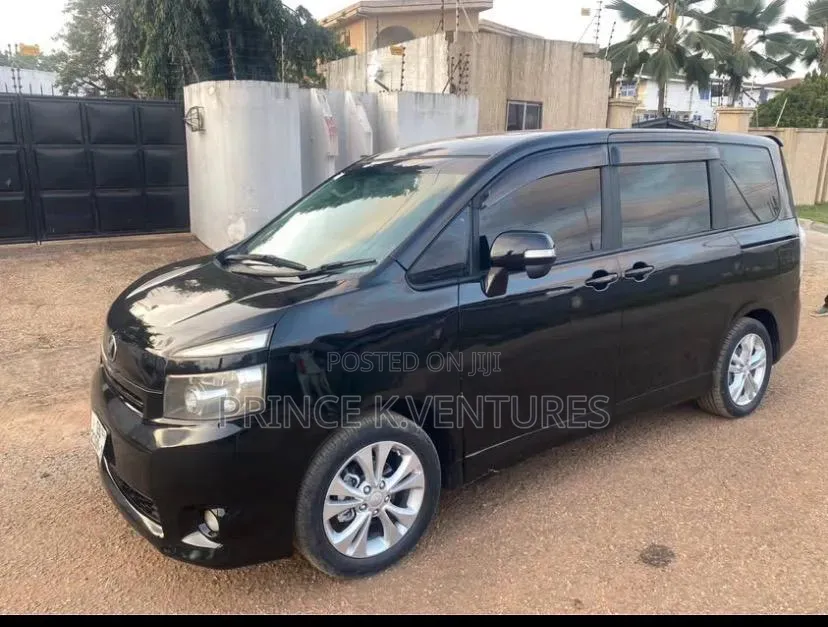 Toyota Voxy 2013 Black