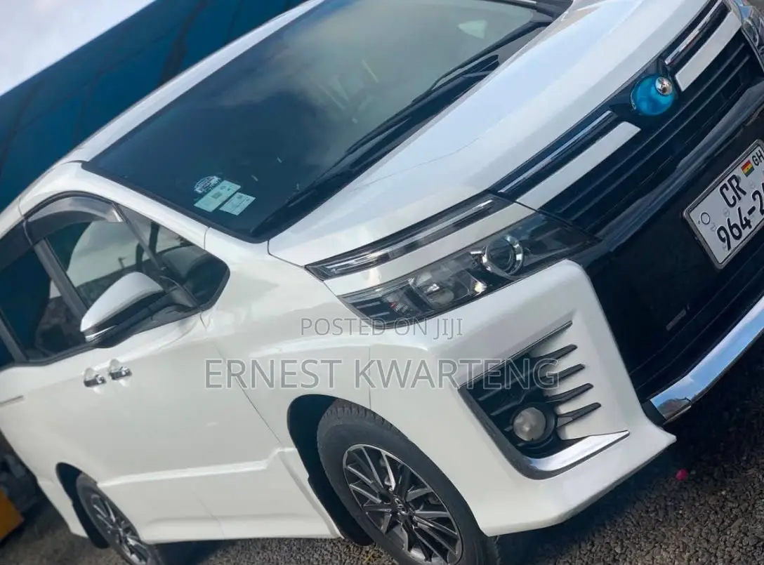 Toyota Voxy 2016 White