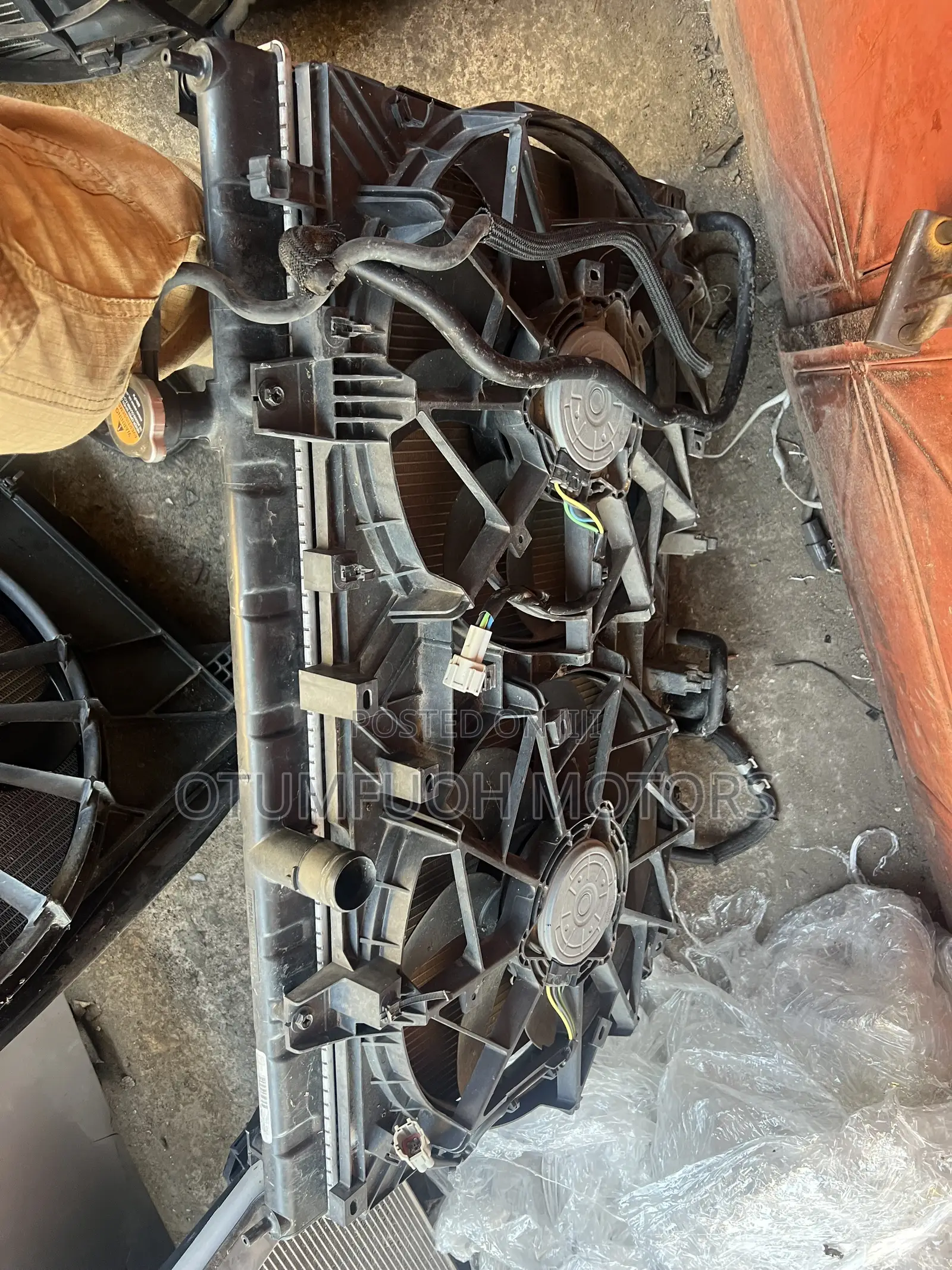 Nissan Rogue 2014 2015 2016 2017-2020 Complete Radiator (Water Tank)