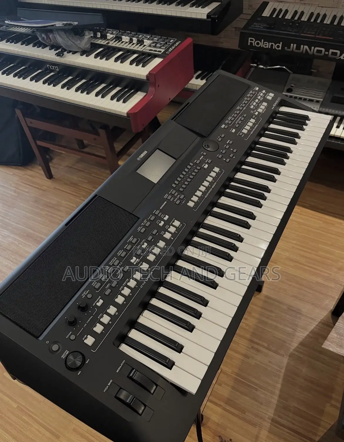 Yamaha PSR SX-600 Arranger Workstation Keyboard With Bag