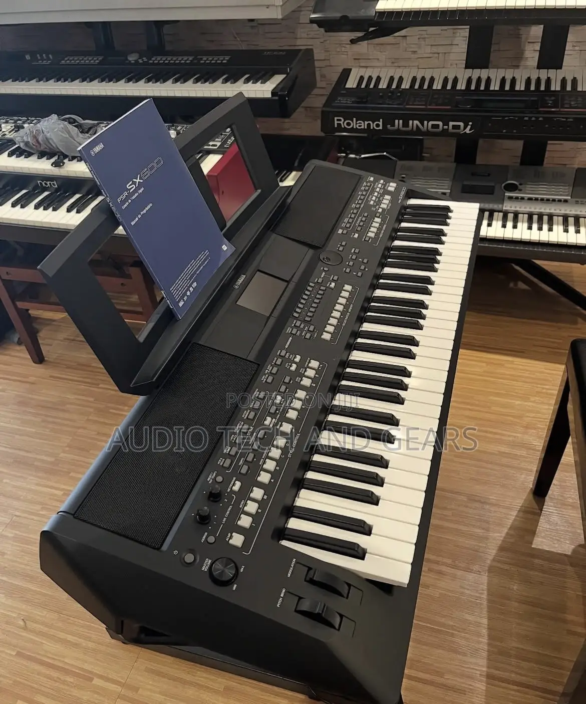 Yamaha PSR SX-600 Arranger Workstation Keyboard With Bag