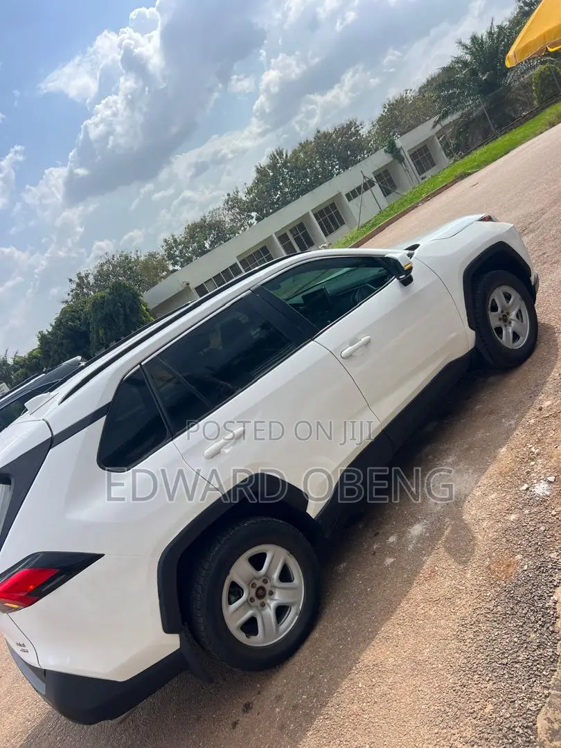 Toyota RAV4 XLE Premium 2021 White