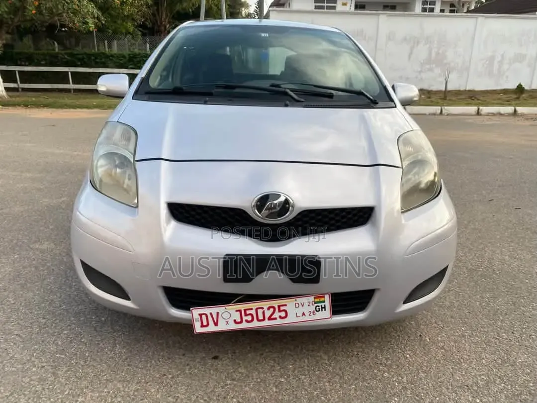 Toyota Vitz 2010 Gray
