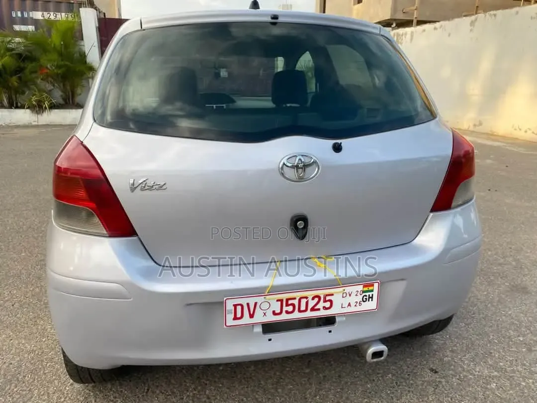 Toyota Vitz 2010 Gray