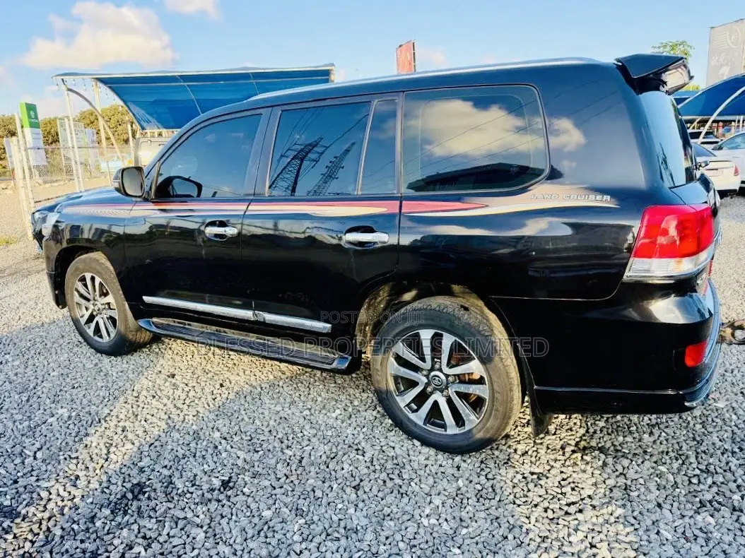 Toyota Land Cruiser 4.6 V8 GX-R 2013 Black