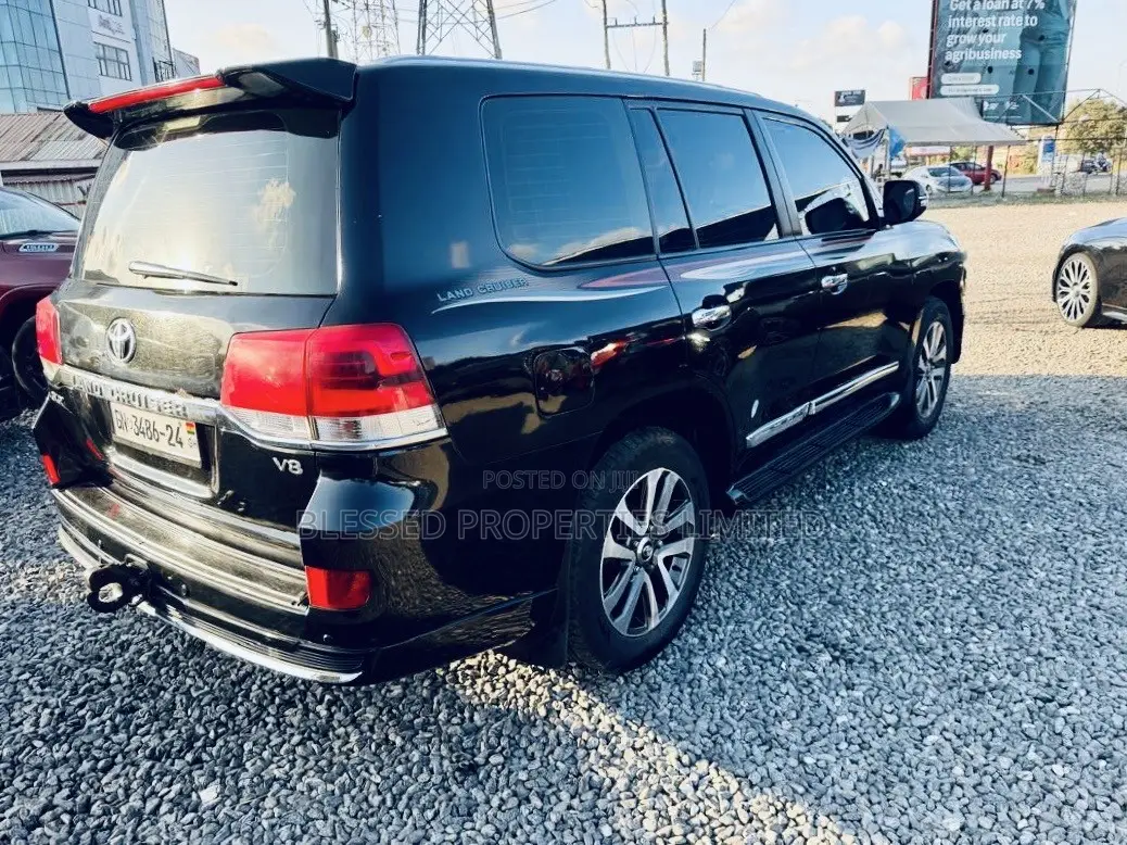 Toyota Land Cruiser 4.6 V8 GX-R 2013 Black