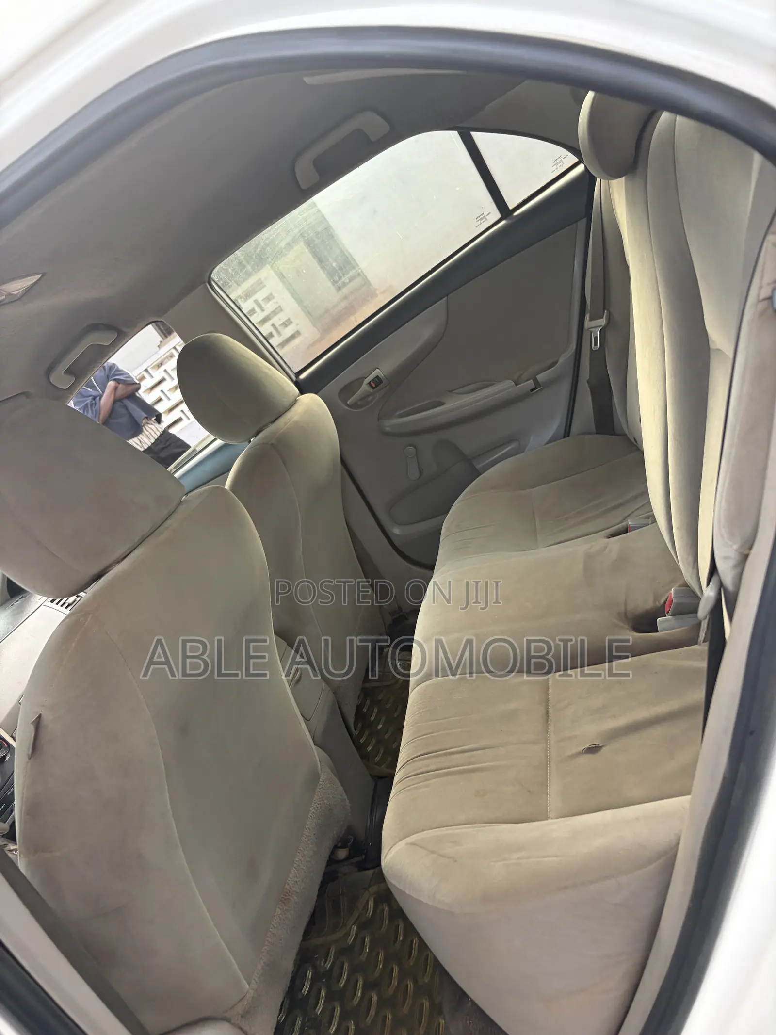 Toyota Corolla LE 4dr Sedan (1.8L 4cyl 4A) 2013 White