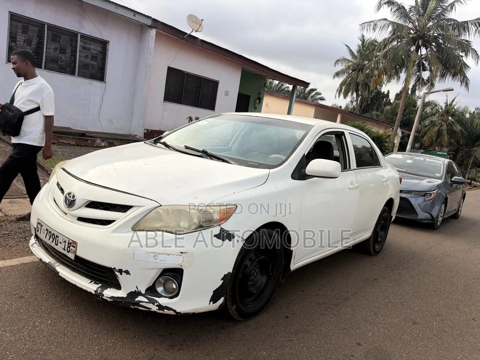 Toyota Corolla LE 4dr Sedan (1.8L 4cyl 4A) 2013 White