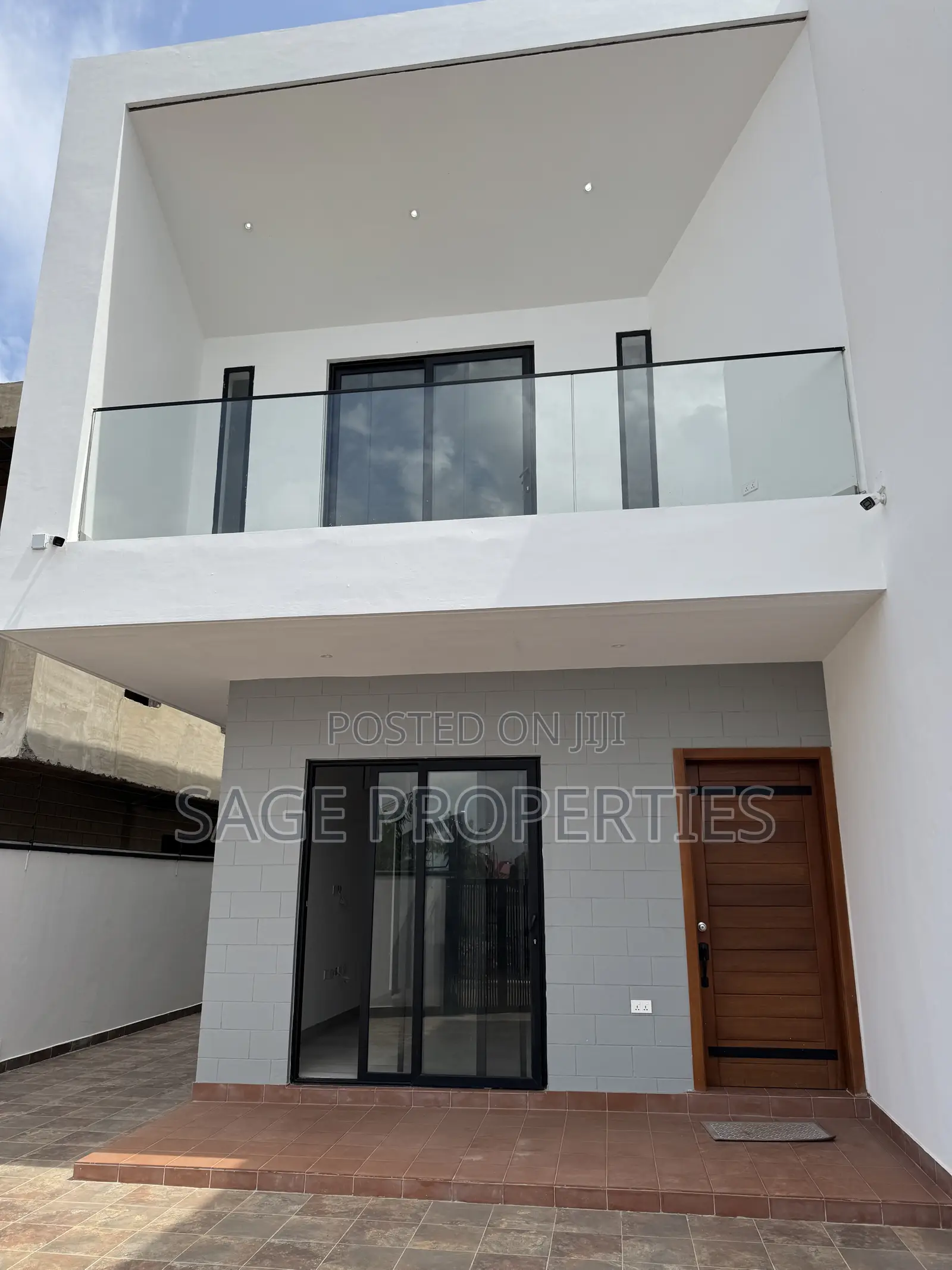 3bdrm Duplex in Manet Junction for sale