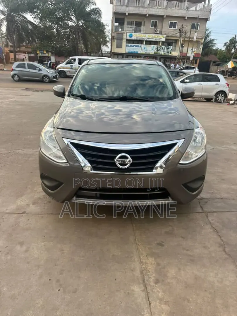 Nissan Versa 1.6 SV 2017 Gray
