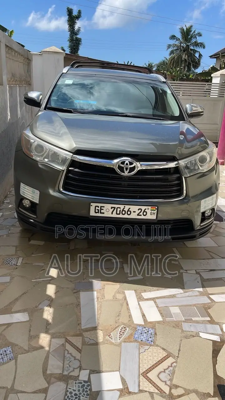 Toyota Highlander SE 4x4 V6 (3.5L 6cyl 8A) 2017 Gray