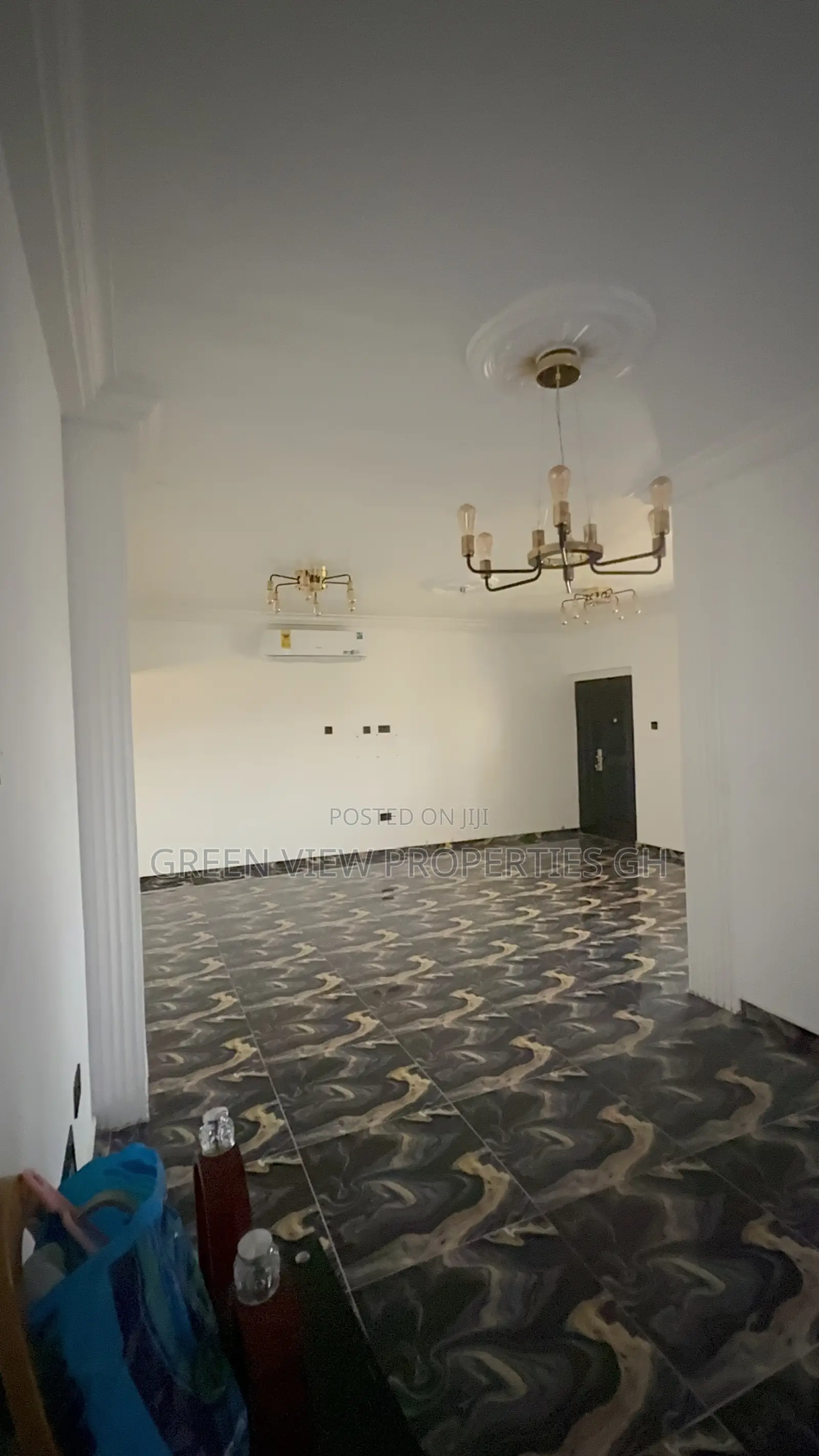 4bdrm Apartment in West Hills Mall Area for rent