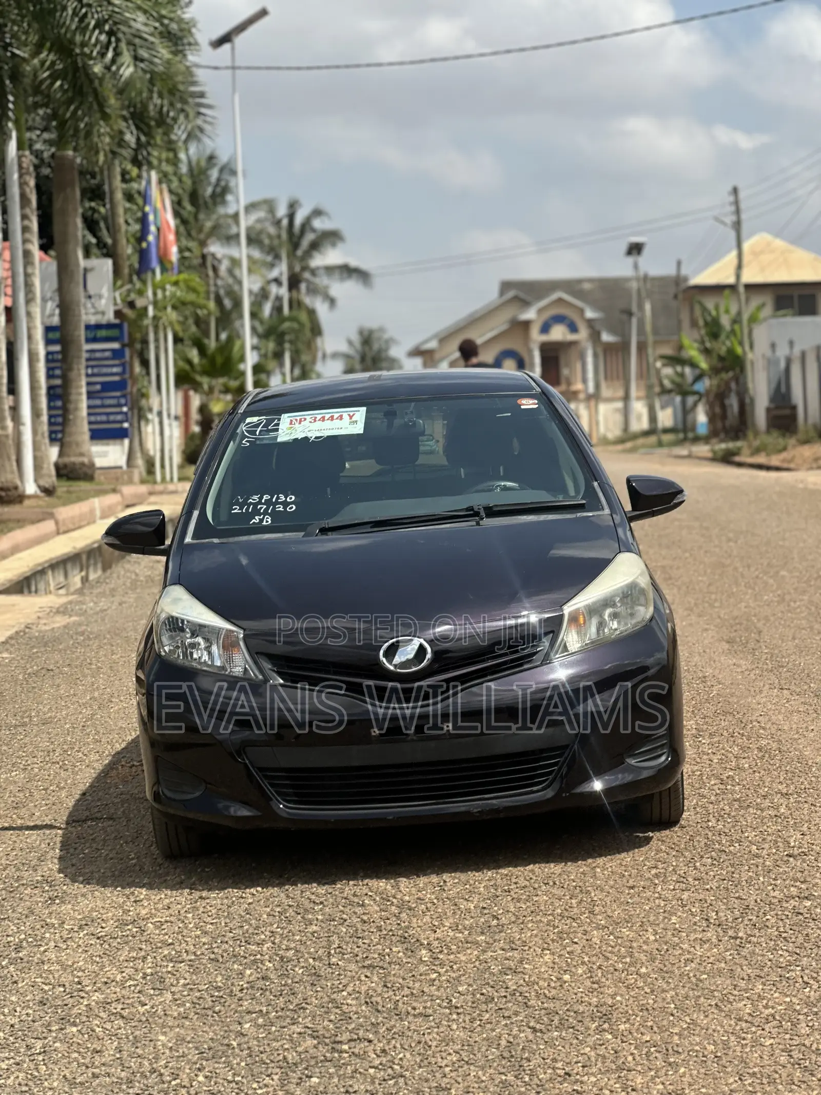 Toyota Vitz 1.3 FWD 5dr 2013 Purple