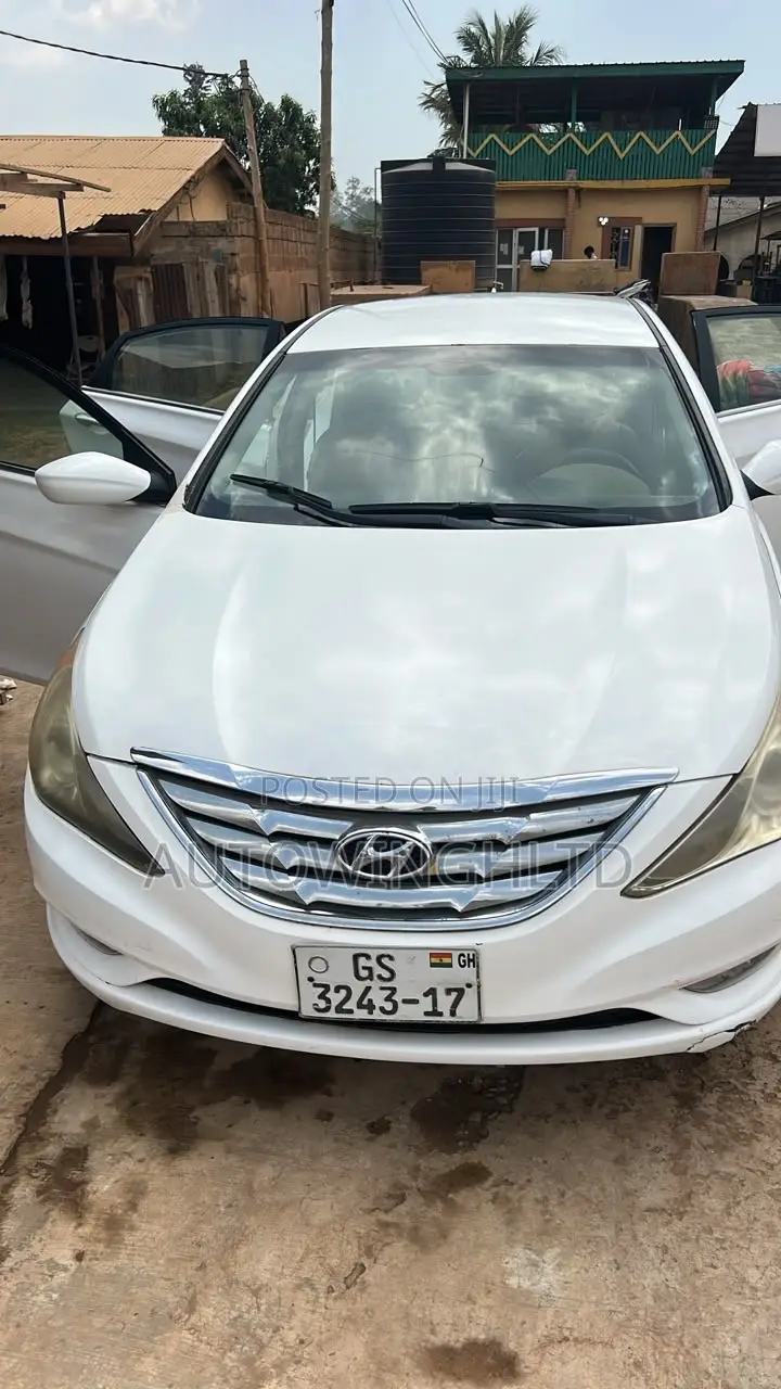 Hyundai Sonata GLS Sedan FWD (2.4L 4cyl 6A) 2013 White