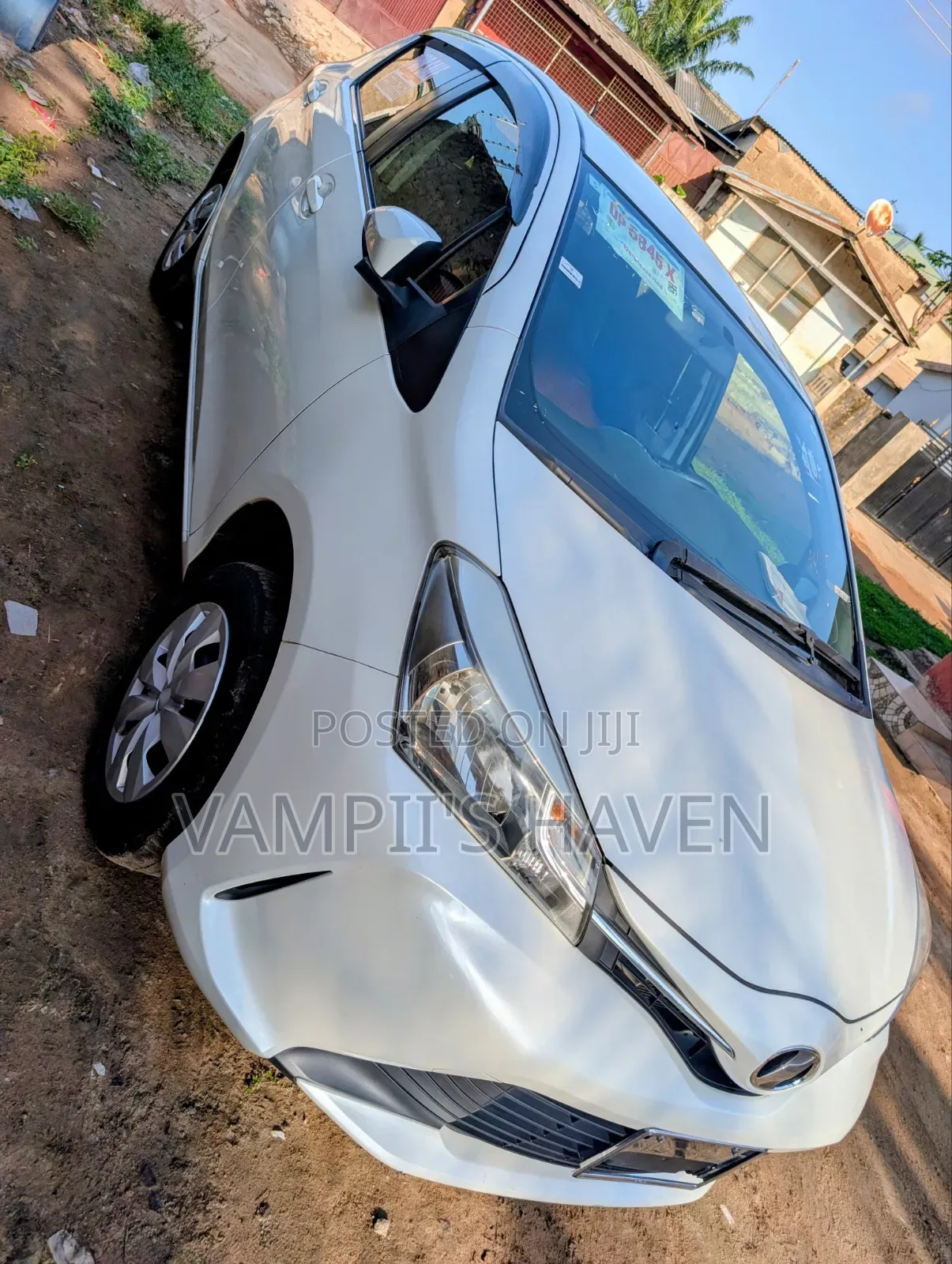 Toyota Vitz 1.3 AWD 5dr 2015 White