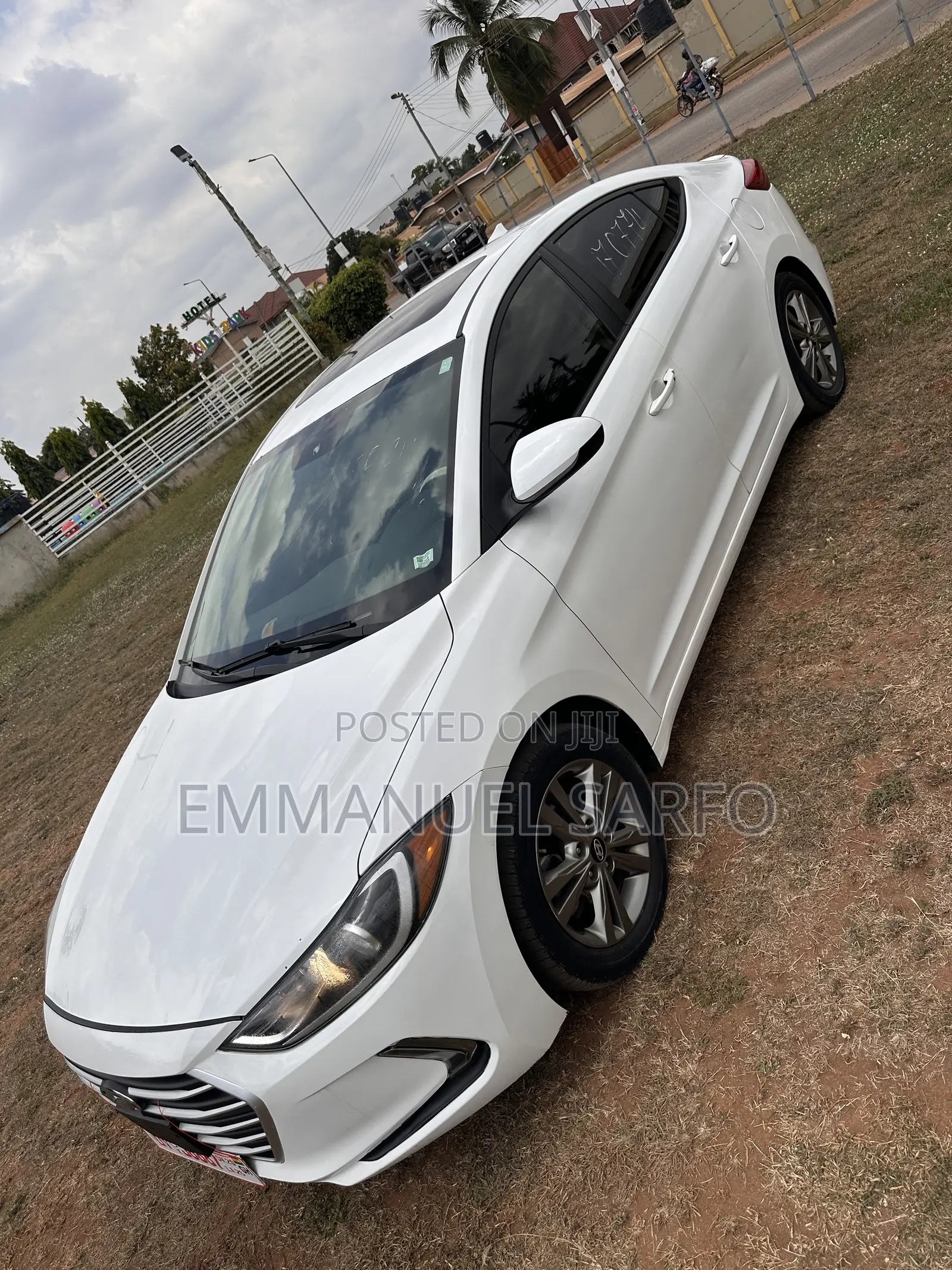 Hyundai Elantra Limited Sedan FWD (2.0L 4cyl 6A) 2017 White