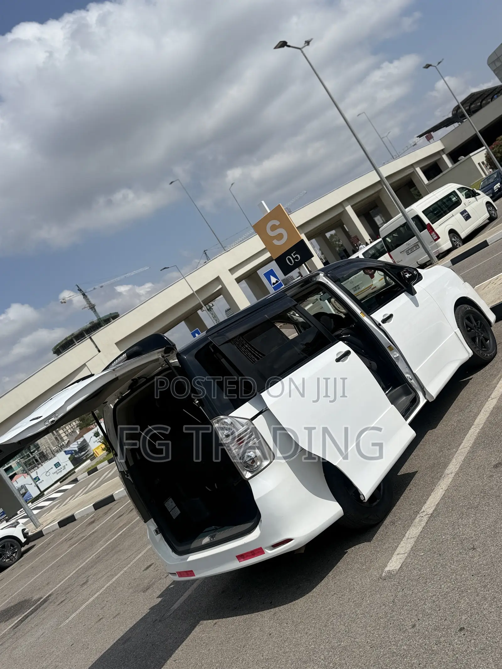 8 Seater Voxy _ Car Rental