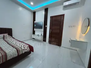 Furnished 2bdrm Apartment in Oxford Street for rent