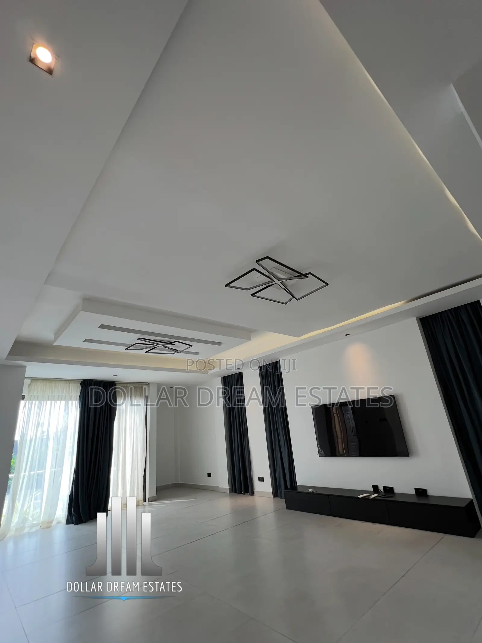 4bdrm Townhouse / Terrace in North Legon for rent