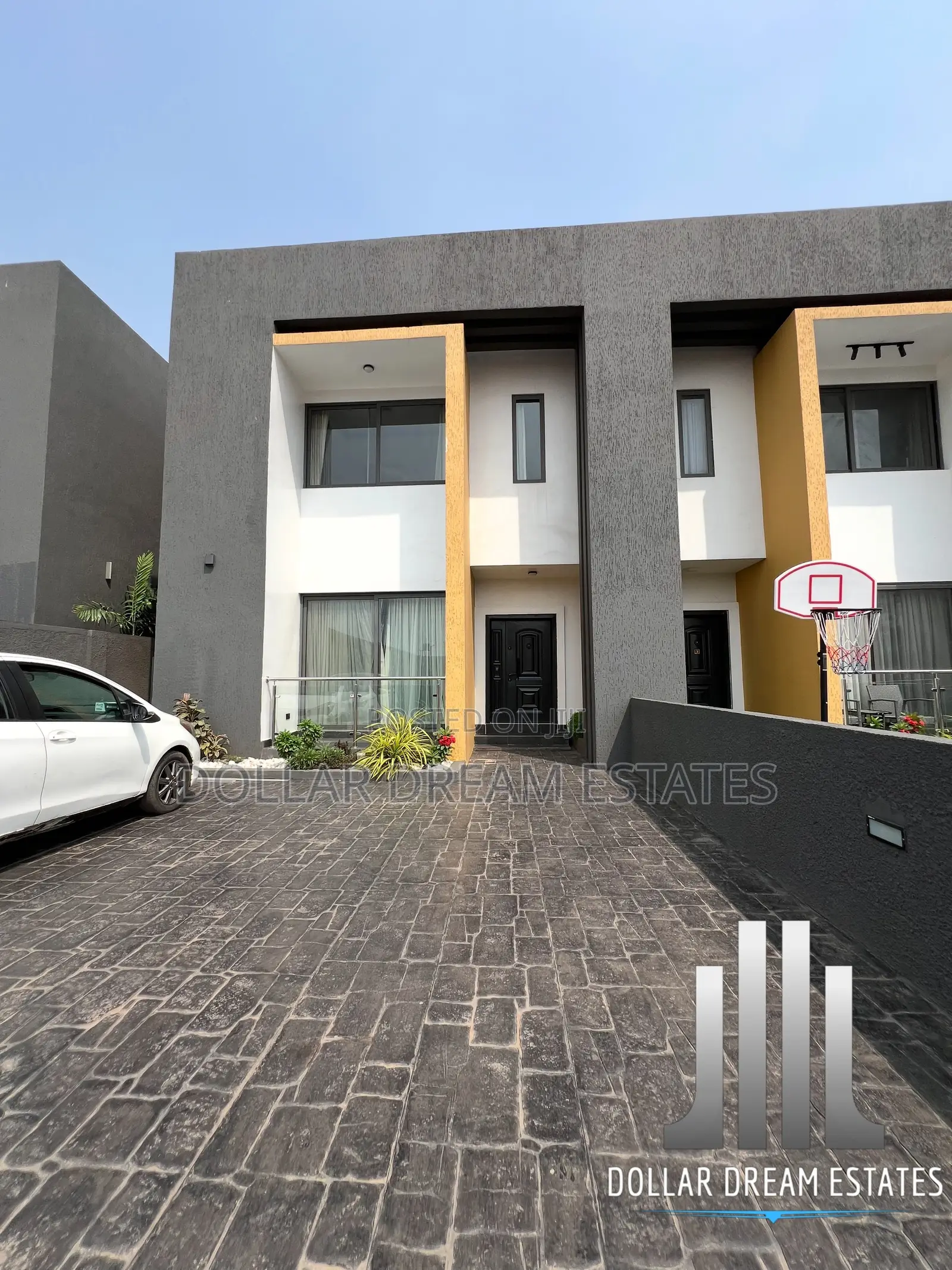 4bdrm Townhouse / Terrace in North Legon for rent
