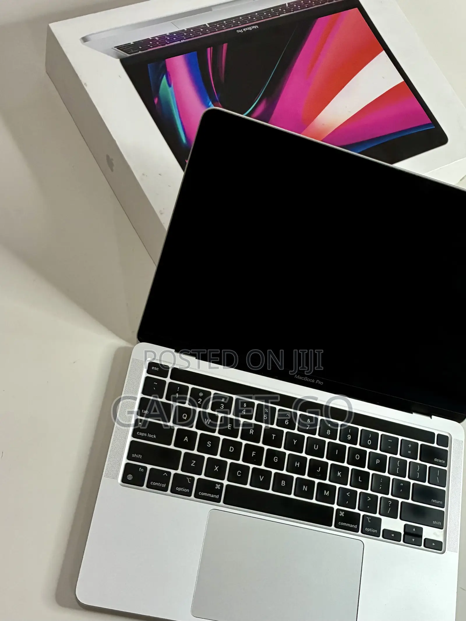 Laptop Apple MacBook Pro 2022 M2 8GB Apple M2 SSD 256GB