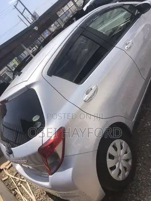 Toyota Vitz 2013 Pearl
