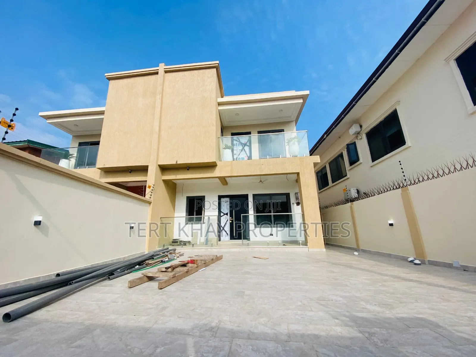 4bdrm Duplex in Dzorwulu for rent