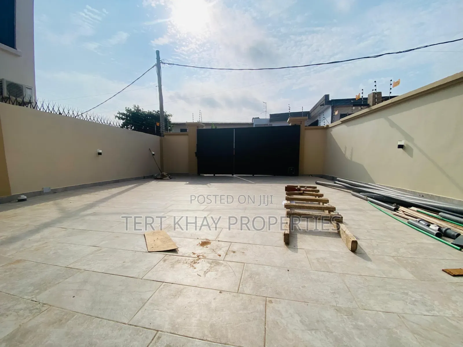 4bdrm Duplex in Dzorwulu for rent