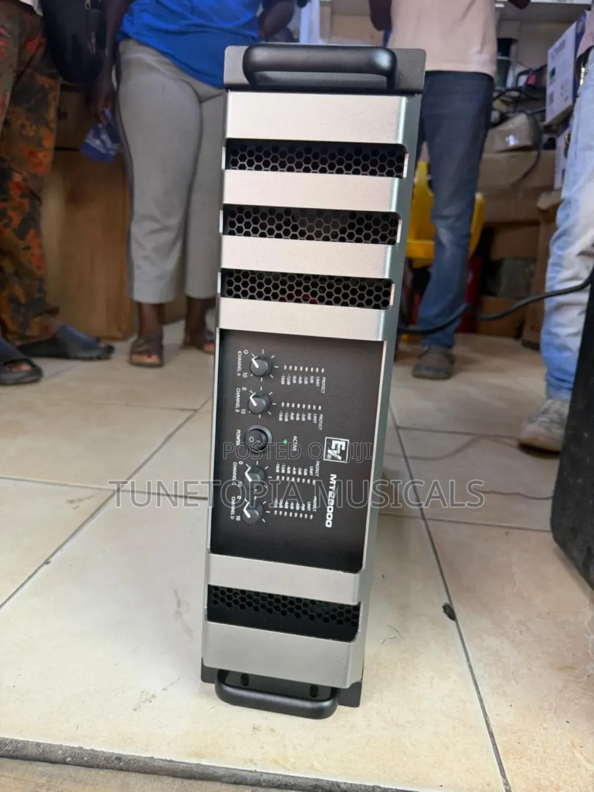 Electro-Voice(EV) MT28000 4-Channel Power Amplifier