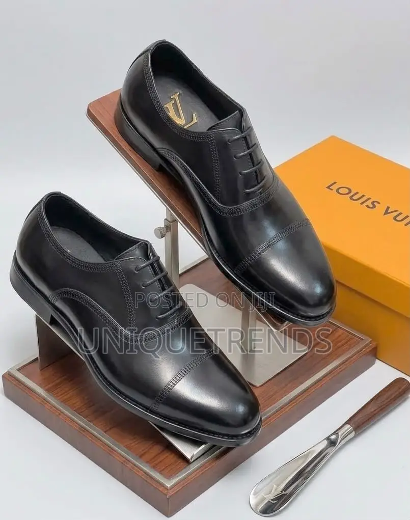 Executive LOUIS VUITTON Leather Oxford Shoe (Black)
