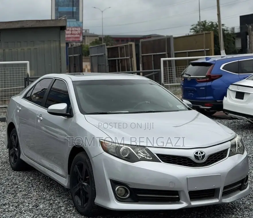 Toyota Camry SE 4dr Sedan (2.5L 4cyl 6A) 2013 Silver