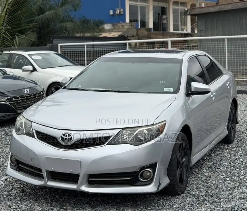 Toyota Camry SE 4dr Sedan (2.5L 4cyl 6A) 2013 Silver