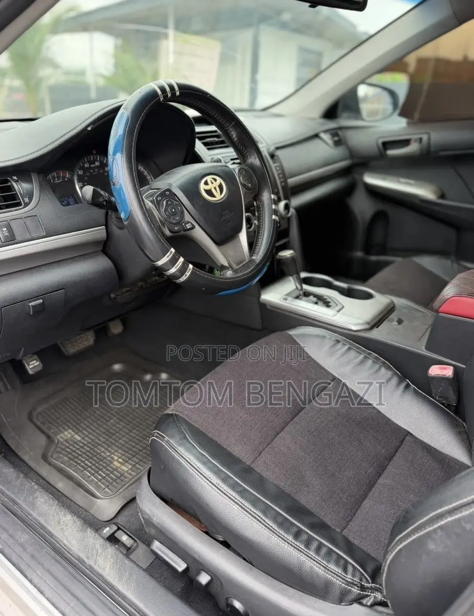 Toyota Camry SE 4dr Sedan (2.5L 4cyl 6A) 2013 Silver