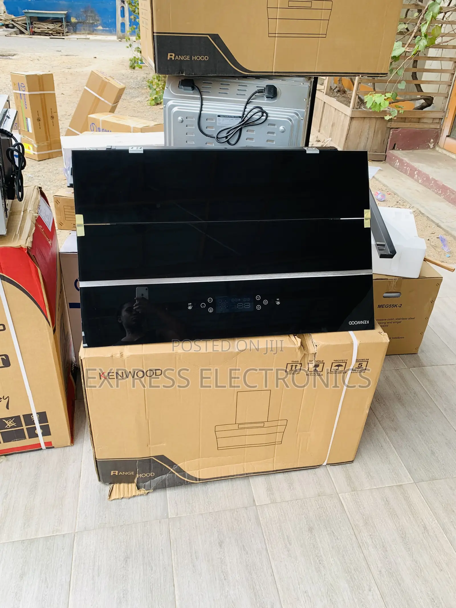 Grab the New Kenwood 90cm Built in Built in Heat Extractor