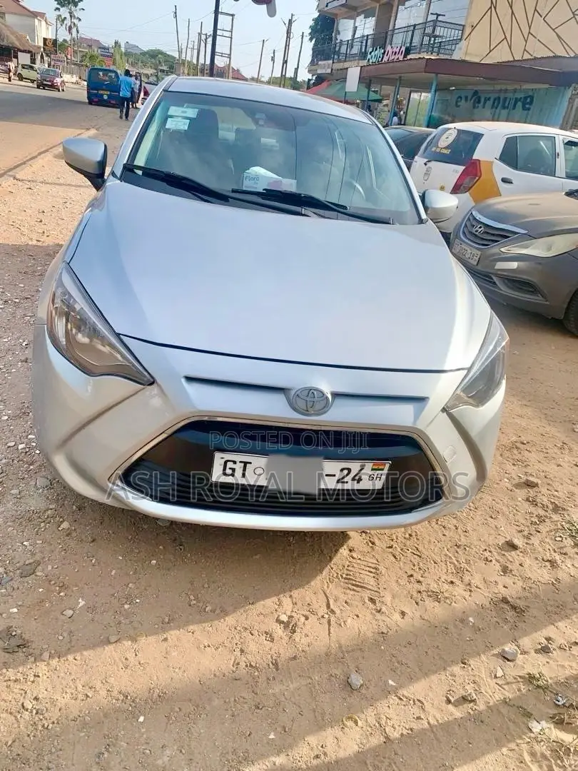 Toyota Yaris LE Hatchback 5dr 2017 Silver