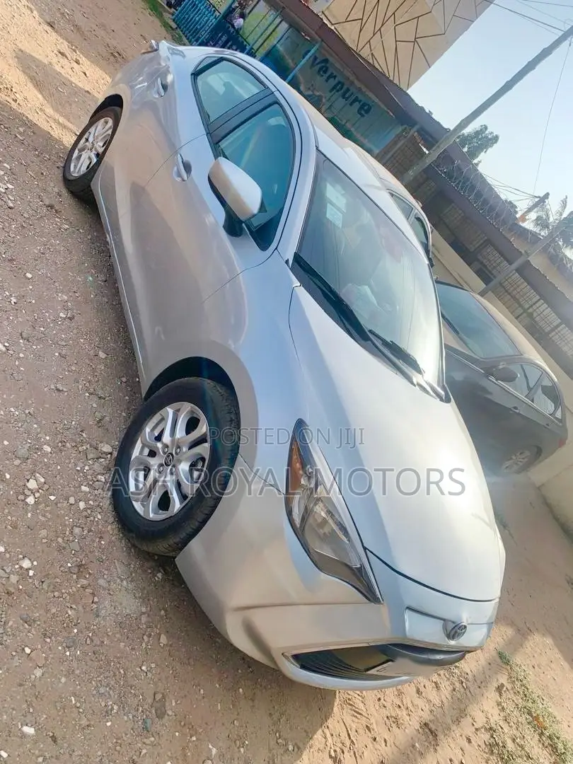 Toyota Yaris LE Hatchback 5dr 2017 Silver