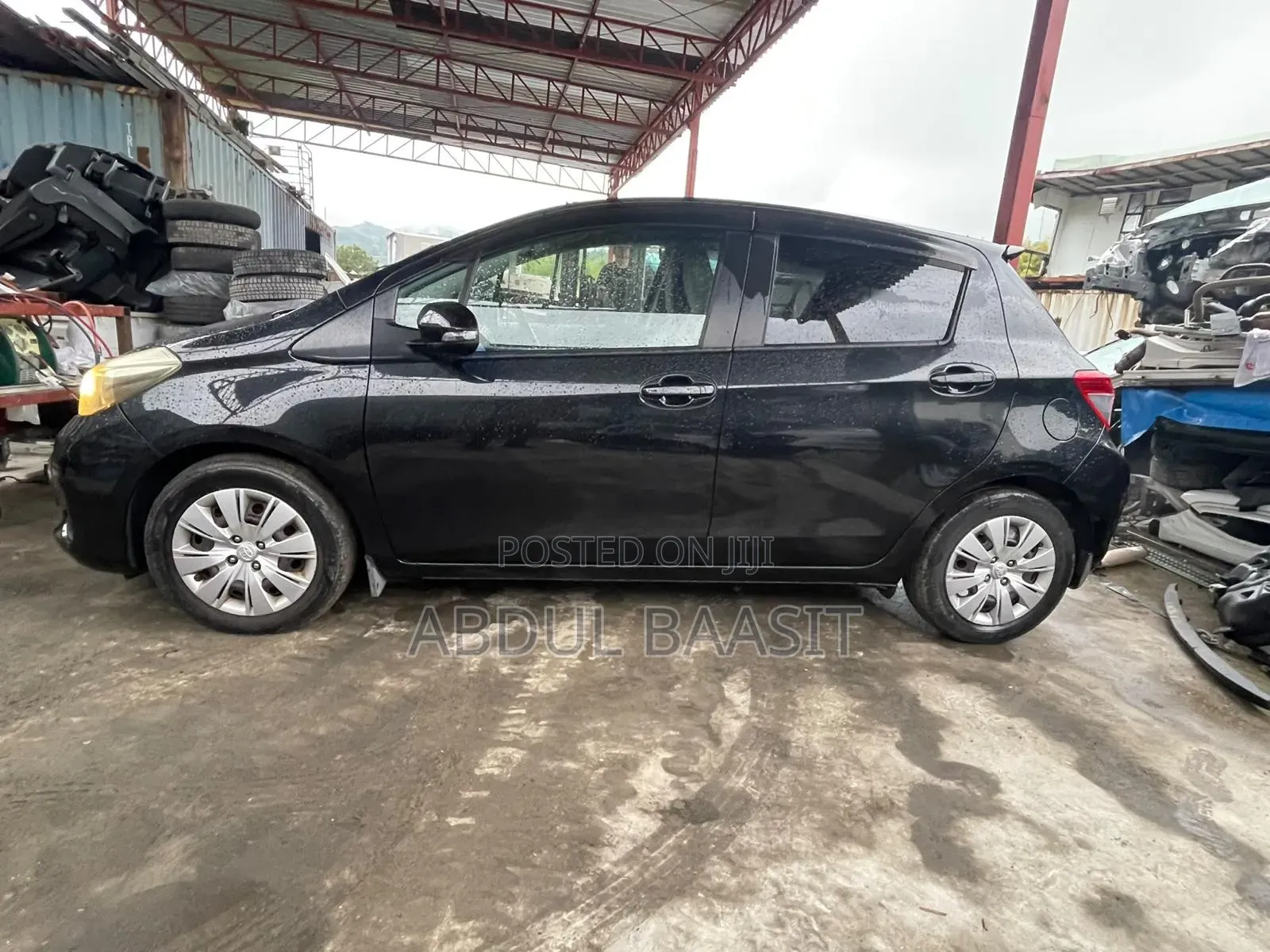 Toyota Vitz 1.3 FWD 5dr 2013 Black