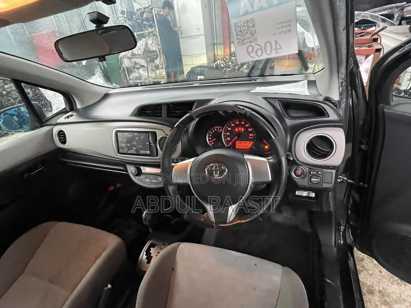 Toyota Vitz 1.3 FWD 5dr 2013 Black
