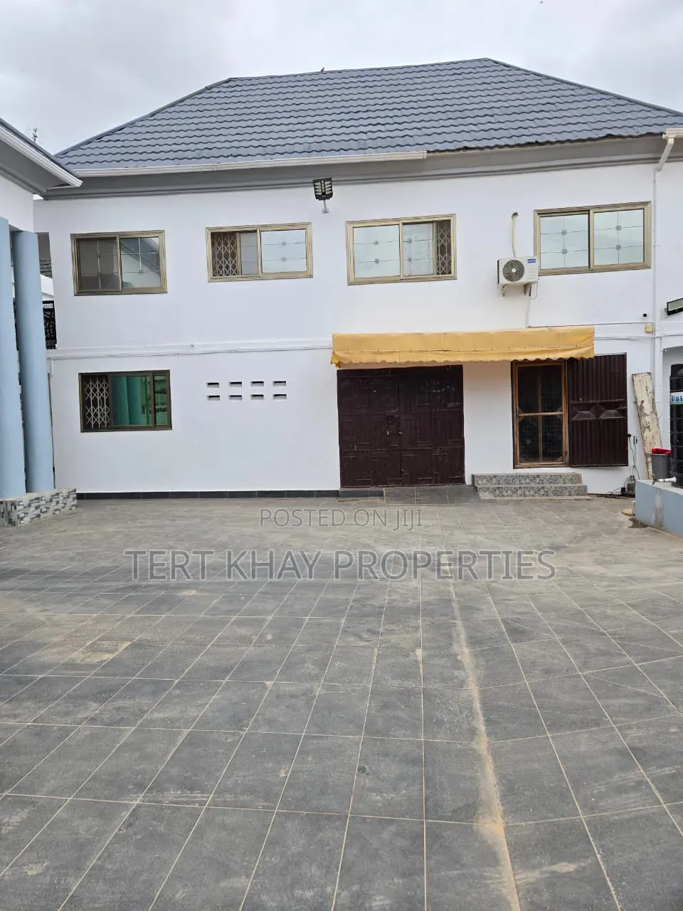 9bdrm Mansion in Dansoman, Round About for sale