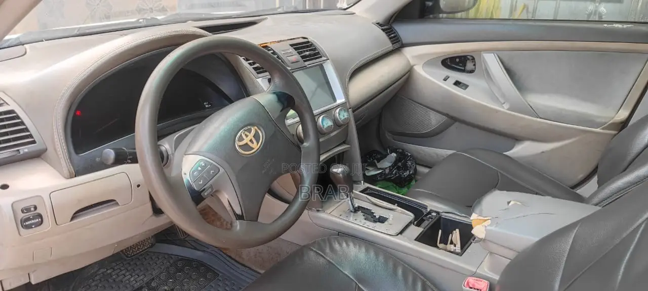 Toyota Camry LE 4dr Sedan (2.5L 4cyl 6AM) 2010 White