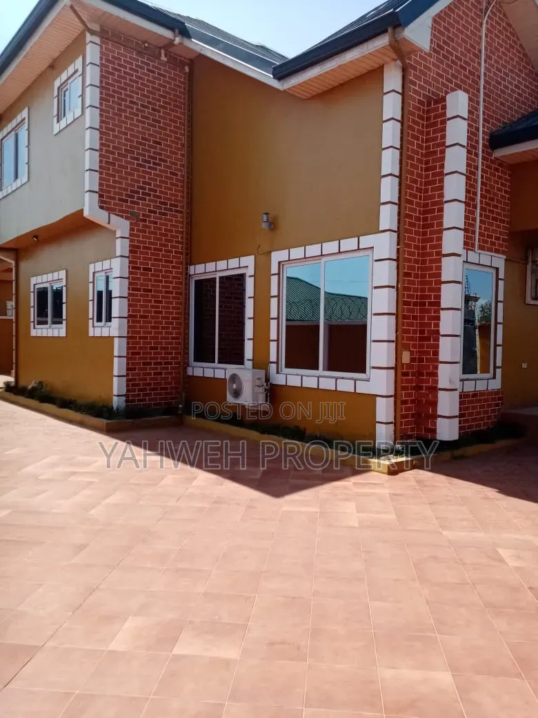 4bdrm House in Sakumono for rent