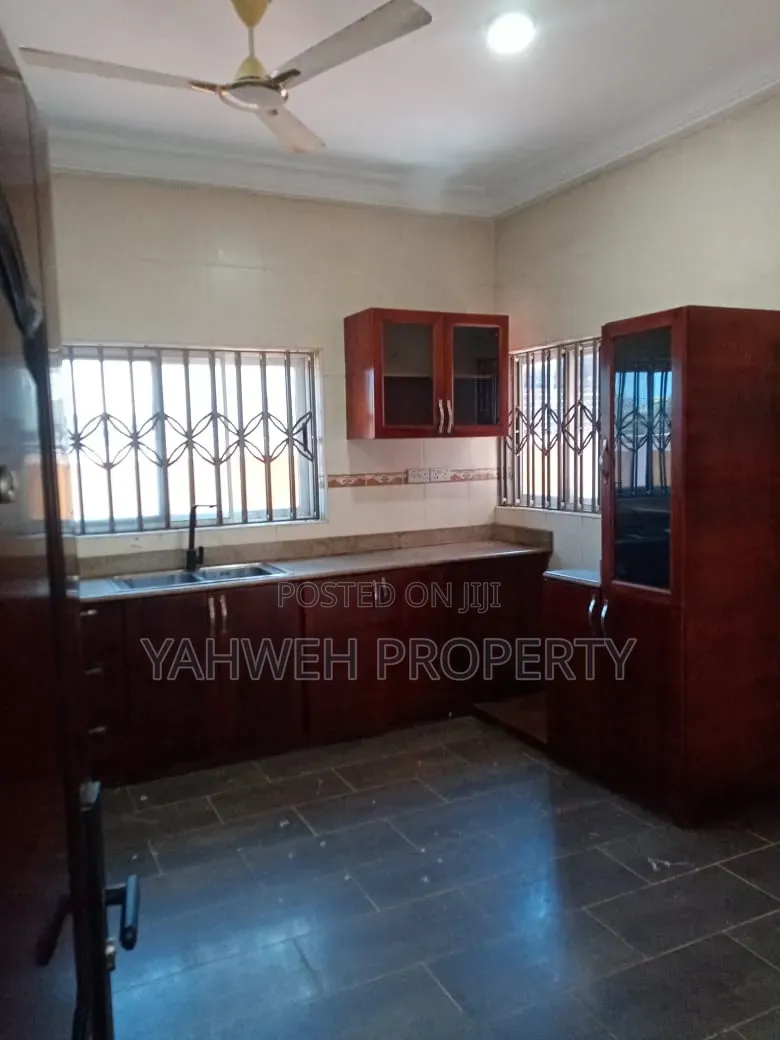 4bdrm House in Sakumono for rent