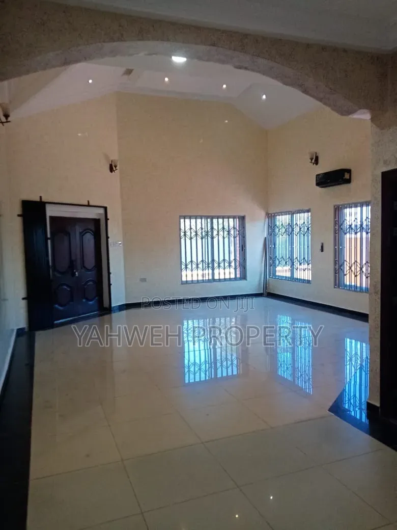 4bdrm House in Sakumono for rent