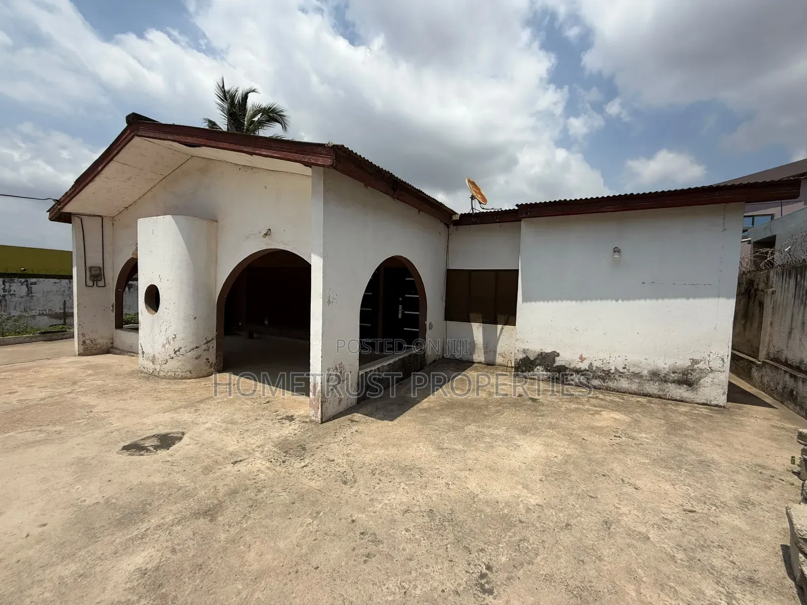 4bdrm House in Lapaz Racecourse, Nyanmekye for sale