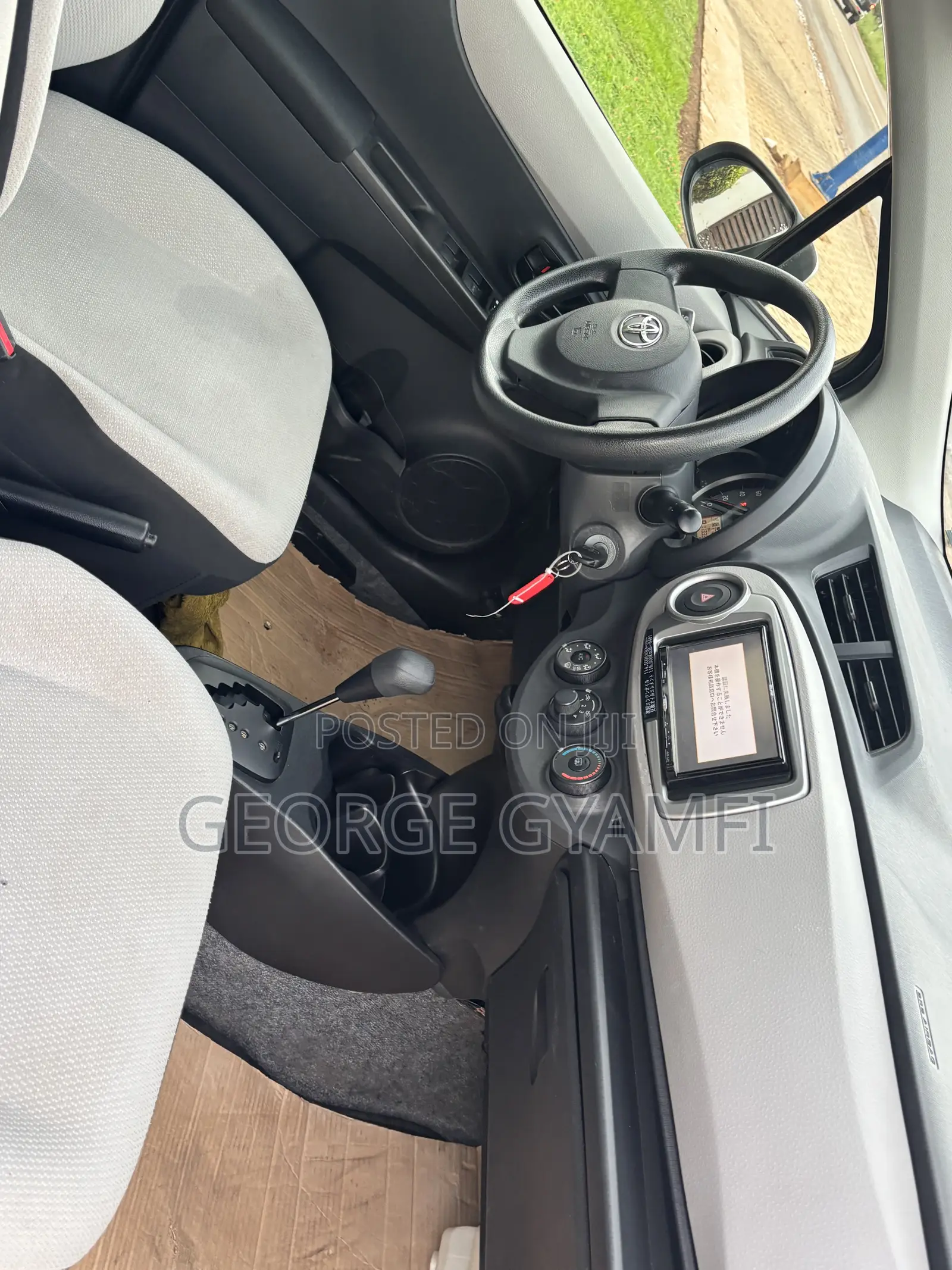 Toyota Vitz 1.5 FWD 5dr 2013 Silver